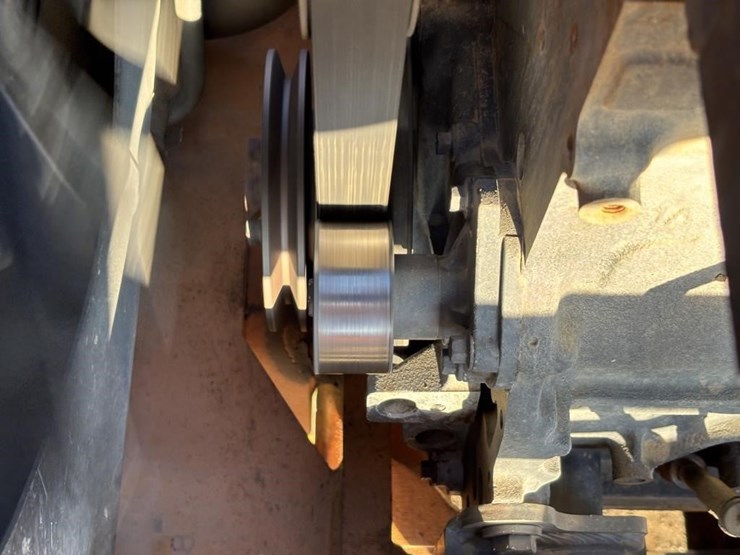 2011-case-570m-xt-image-47