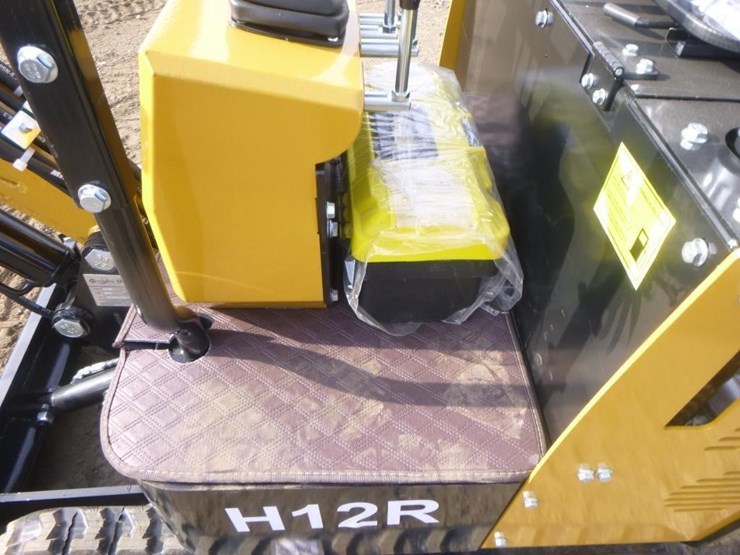 agt-h12r-hydraulic-excavator-image-20