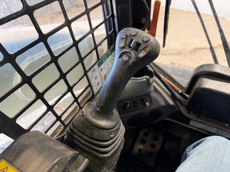 2023-bobcat-t770-image-19