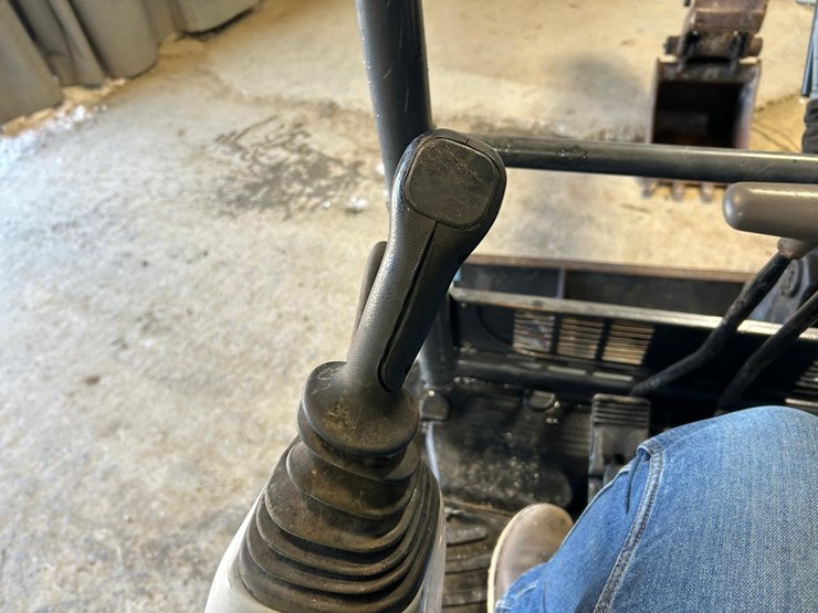 2017-deere-30g-image-28