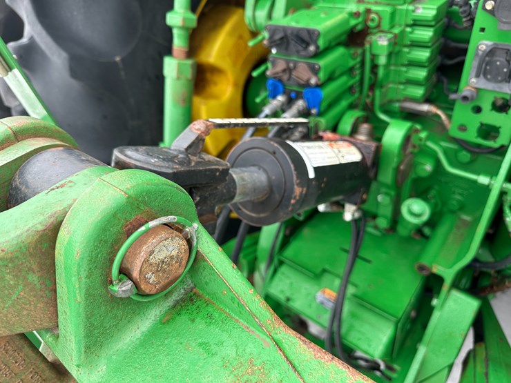 2012-john-deere-8310r-image-23