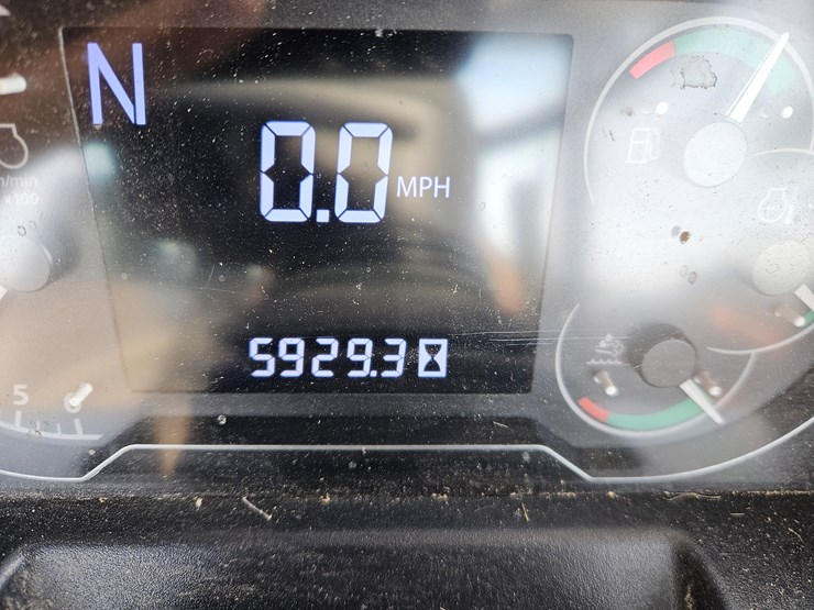 2022-john-deere-6135e-image-17