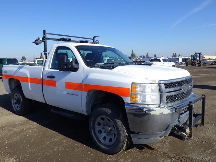 2014-chevrolet-3500hd-image-2