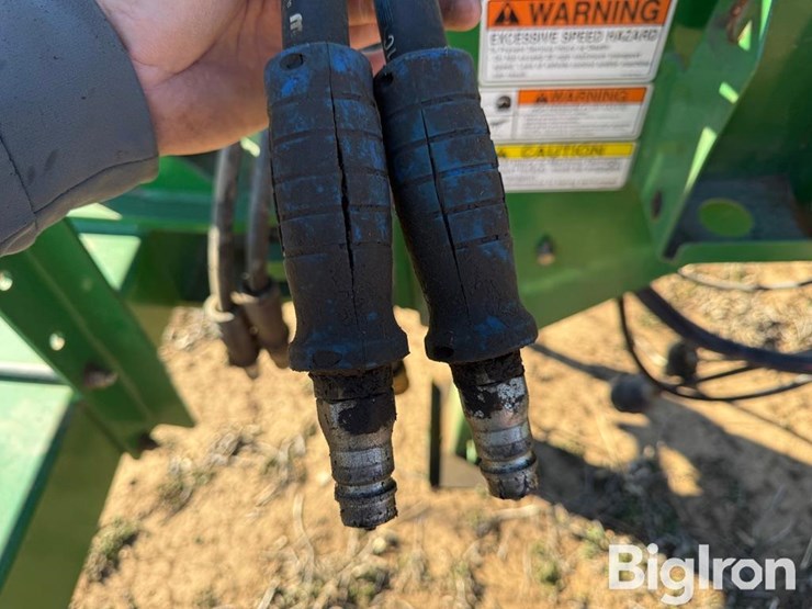 great-plains-yp4024a-3115-31r15-planter-image-17