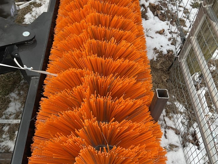 skid-steer-sweeper-se61,-61"-width,-30-50-rpm,-serial-bd-0325117-image-4