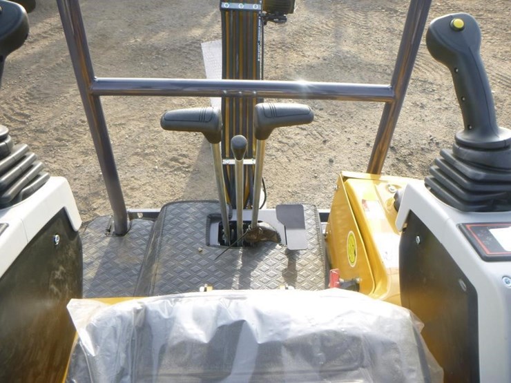 2025-agt-mx20r-hydraulic-excavator-image-21