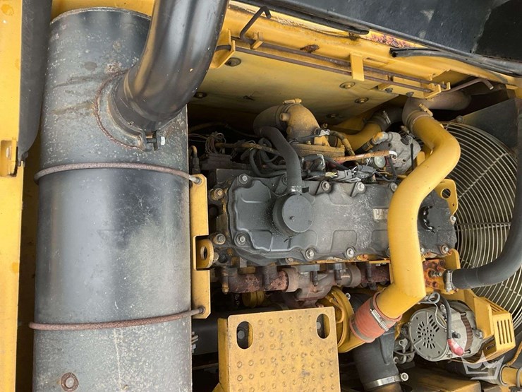 caterpillar-325d-image-17