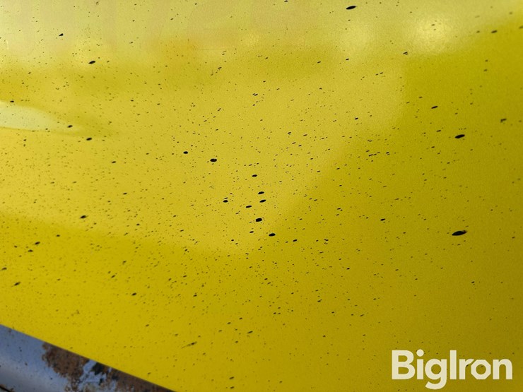 2011-freightliner-m2-106-image-16