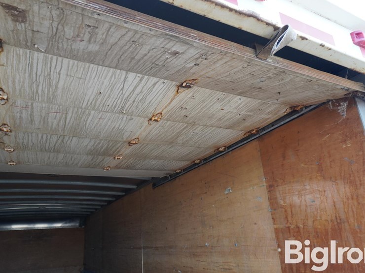 2008-peterbilt-335-image-18