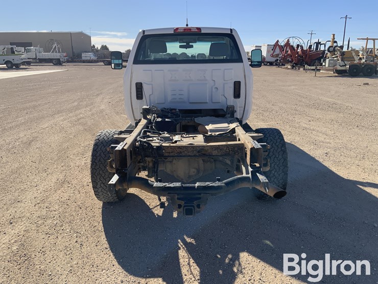 2016-chevrolet-3500-image-6