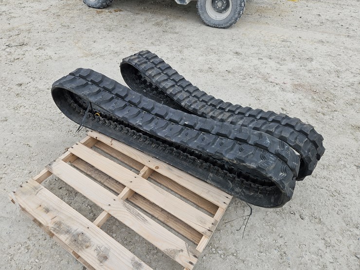 #205119-•-camso-230x48x70-tracks-image-4