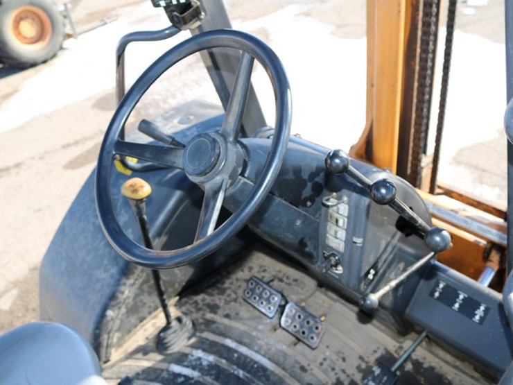 2005-case-588g-image-10