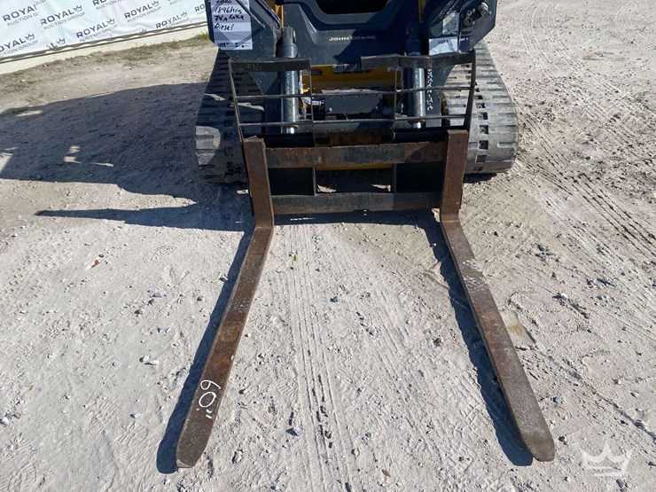 2020-deere-333g-image-24