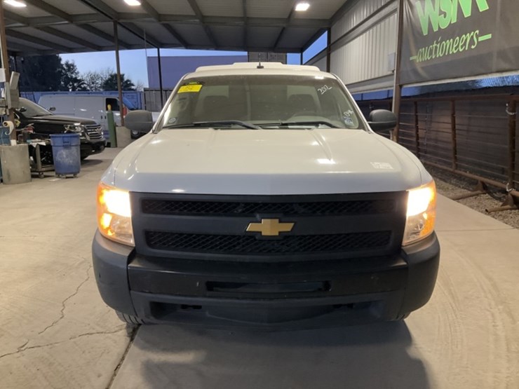 2012-chevrolet-silverado-1500-image-3