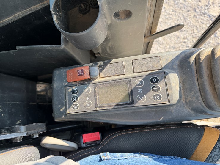 2019-case-cx80c-image-22