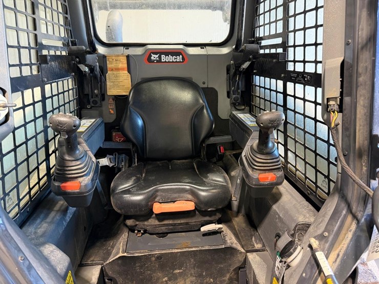 2020-bobcat-t64-image-18