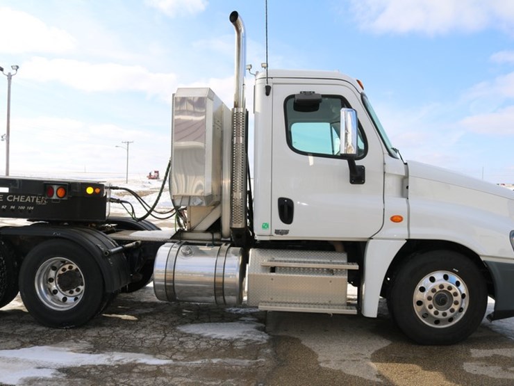 #4108-•-2018-freightliner-cascadia-semi-tractor-image-5