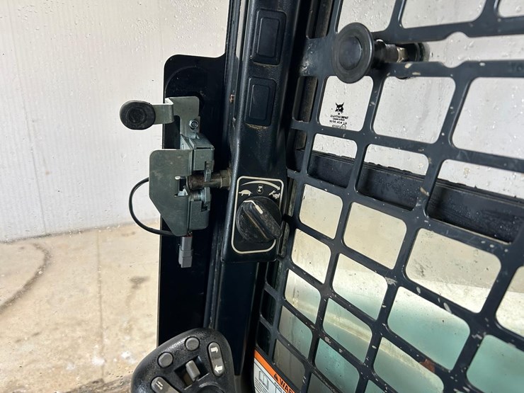 2016-bobcat-t590-image-25