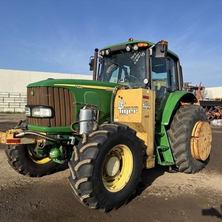 2005 JOHN DEERE 7220