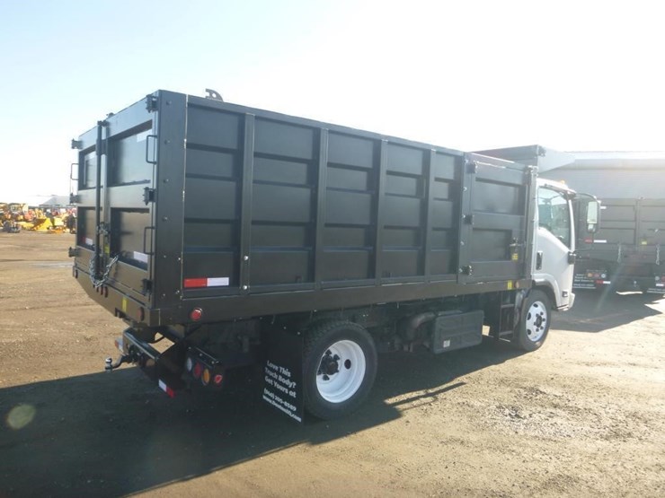 2018-isuzu-nqr-image-3