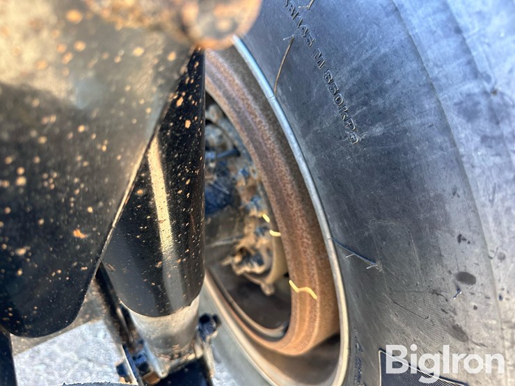 2011-freightliner-m2-106-image-20