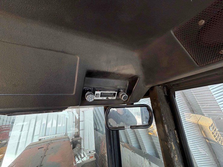 1979-versatile-835-image-46