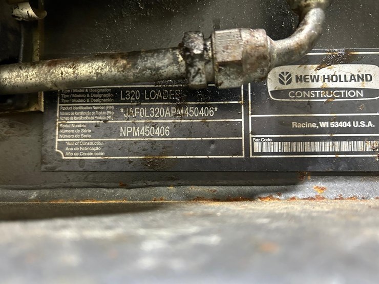 2023-new-holland-l320-image-24