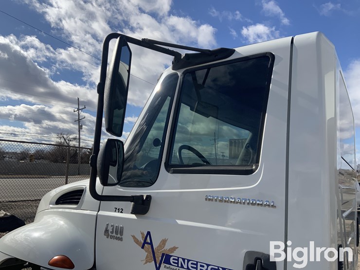 2003-international-durastar-4300-image-9