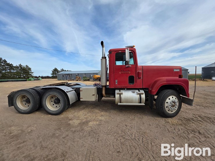 1984-international-f-4370-image-4