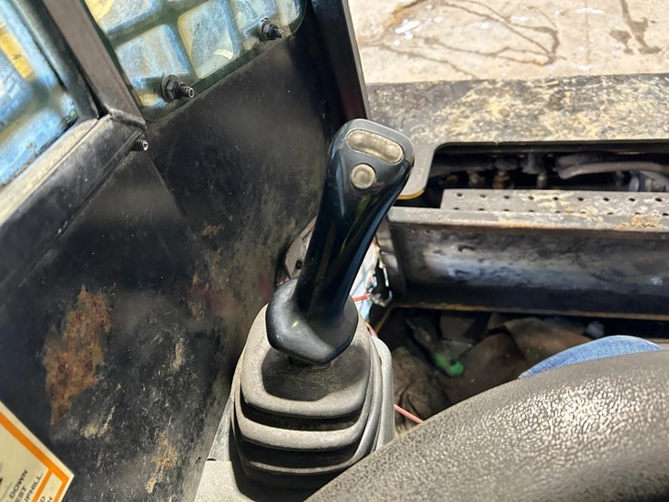 asv-rc-100-skid-steer-loader-image-21