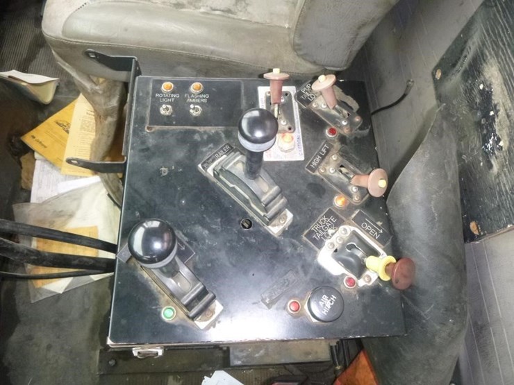 2002-international-2674-image-13