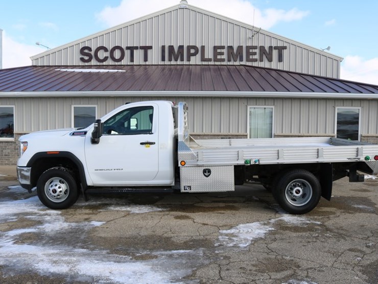 2022-gmc-5500-image-1