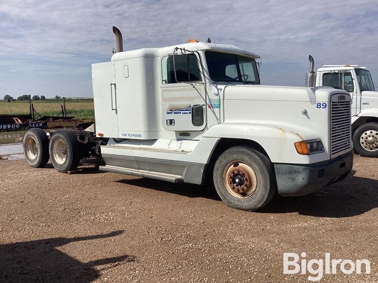 2000-freightliner-fld120-image-3