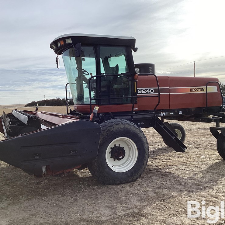 2005 HESSTON 9240