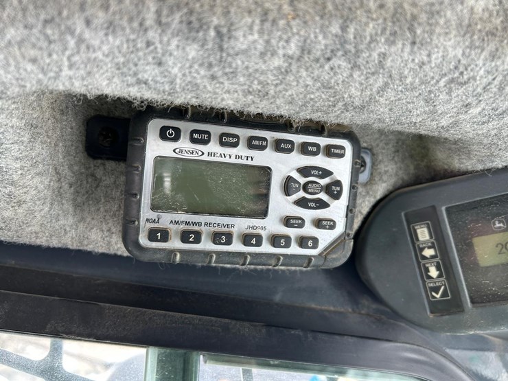 2021-takeuchi-tl12v2-image-28