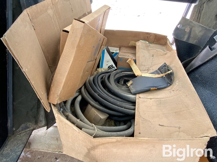 valmet-tractor-cab-&-hood-image-15