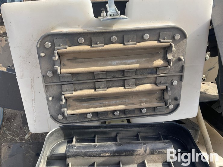 international-1250-image-11