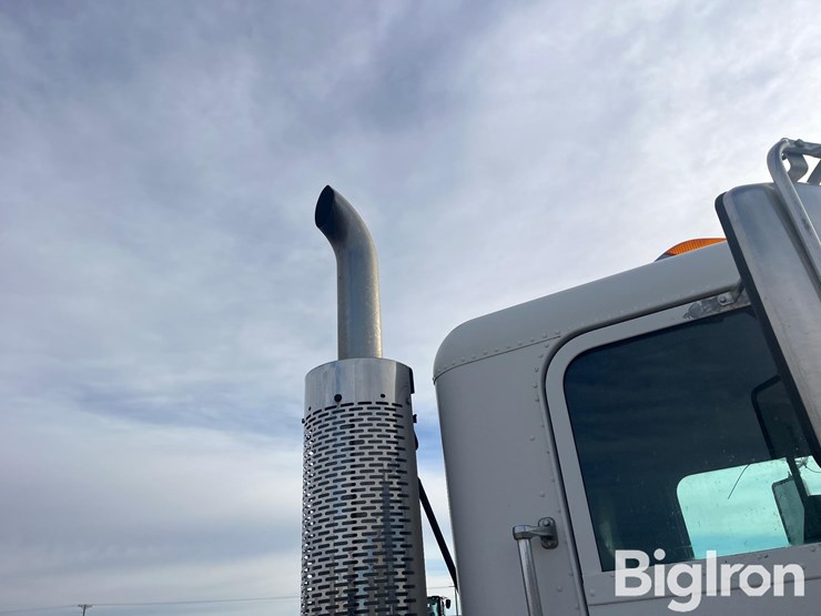 1995-freightliner-fld120-image-17