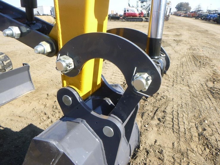 2025-agt-mx50r-hydraulic-excavator-image-11