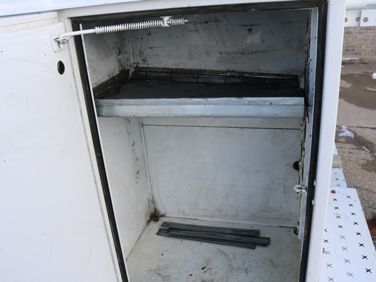 2016-chevrolet-3500-image-19