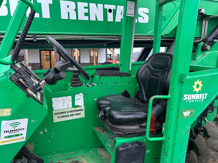 2016-sky-trak-6042-image-11