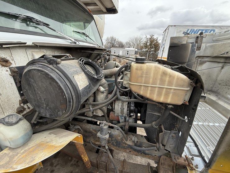 2000-international-4700-image-27