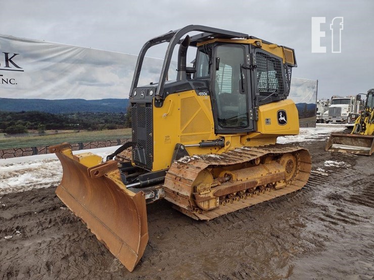 2022-deere-650k-lgp-image-44