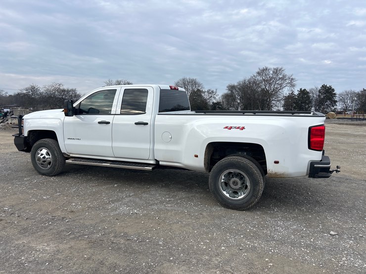 2018-chevrolet-3500-image-2