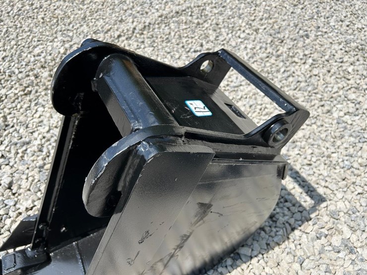 12"-x-change-bucket-for-a-bobcat-excavator”-image-9