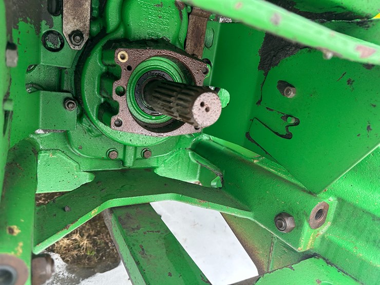 john-deere-8330-image-28