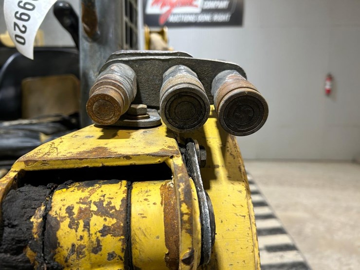 komatsu-ck30-skid-steer-loader-image-10