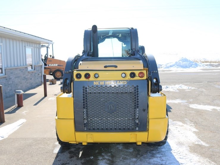 2017-new-holland-l220-image-4