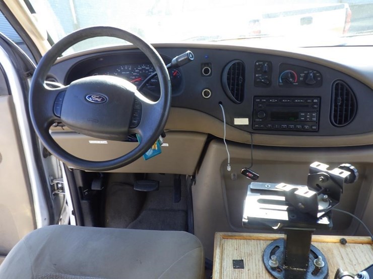 2006-ford-cargo-image-8