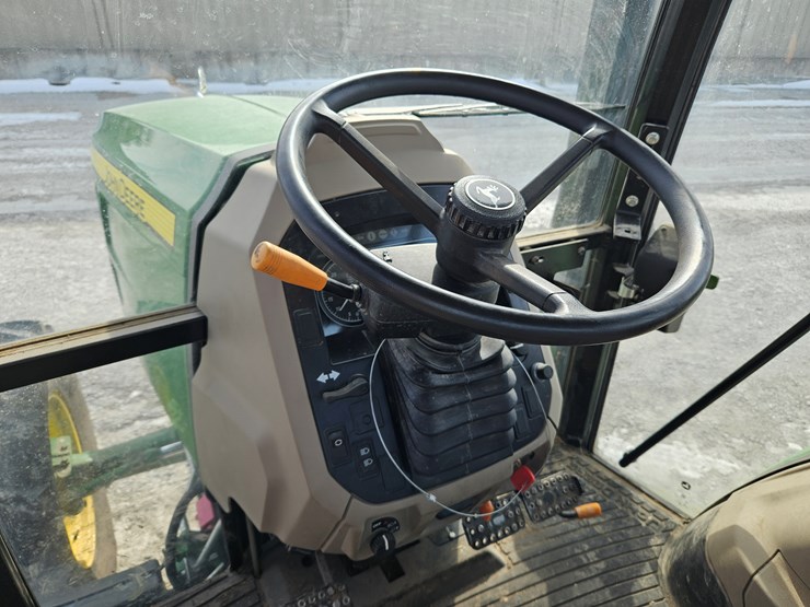 2022-john-deere-6135e-image-16